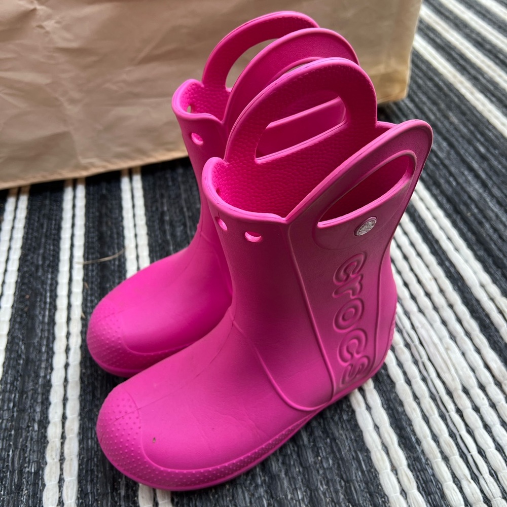 CROCS - 2Y Pink Rain & Snow Boots with Pull-Tab